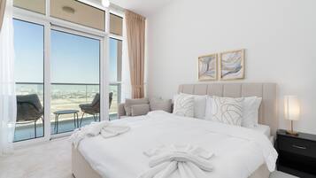 Classic Studio, 1 Queen Bed, Kitchenette, City View | Egyptian cotton sheets, premium bedding, down comforters, in-room safe
