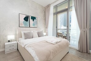 Apartamento superior, 1 quarto, cozinha, vista para a marina | Cofres nos quartos, Wi-Fi de cortesia