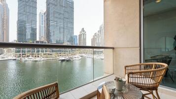 Superior Apartment, 1 Bedroom, Kitchen, Marina View | Property grounds