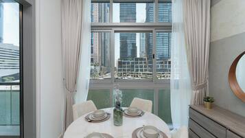Superior Apartment, 1 Bedroom, Kitchen, Marina View | Dining