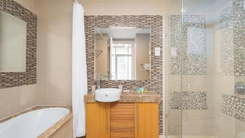 Superior Apartment, 1 Bedroom, Kitchen, Marina View | Bathroom
