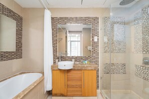 Apartamento superior, 1 quarto, cozinha, vista para a marina | Banheiro