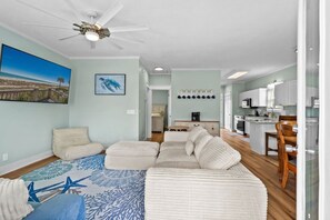 Living area - Steps to Sand, Ocean Views, Water Park and Grill (Myrtle Beach)