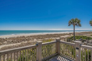 Beach - Steps to Sand, Ocean Views, Water Park and Grill (Myrtle Beach)