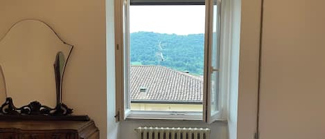Fer et planche Ă repasser, draps fournis