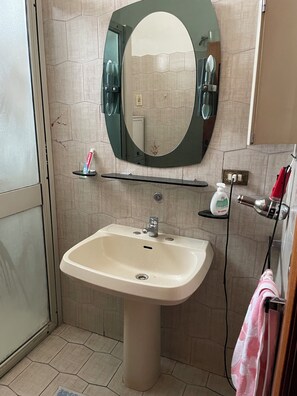 Bathroom - Vrbo Property (Arce)