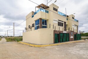 Exterior - Gorgeous 3-bedroom villa with AC in Santo Domingo Este Villa #2 (Santo Domingo Este)