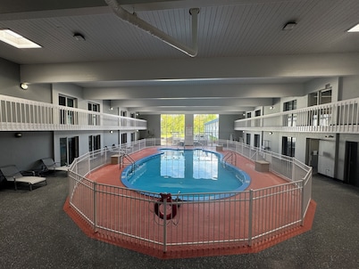 Rockfalls Inn & Suite