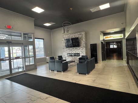 Lobby. Rockfalls Inn & Suite