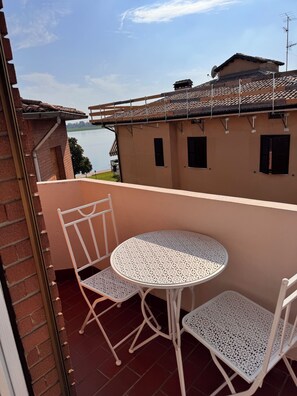 Outdoor dining - Vrbo Property (Mantova)
