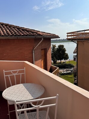 Outdoor dining - Vrbo Property (Mantova)