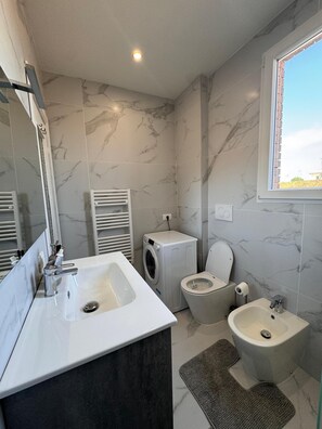 Bathroom - Vrbo Property (Mantova)