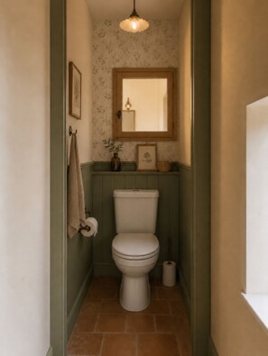 Dusche, Haartrockner, Handtücher, Toilettenpapier