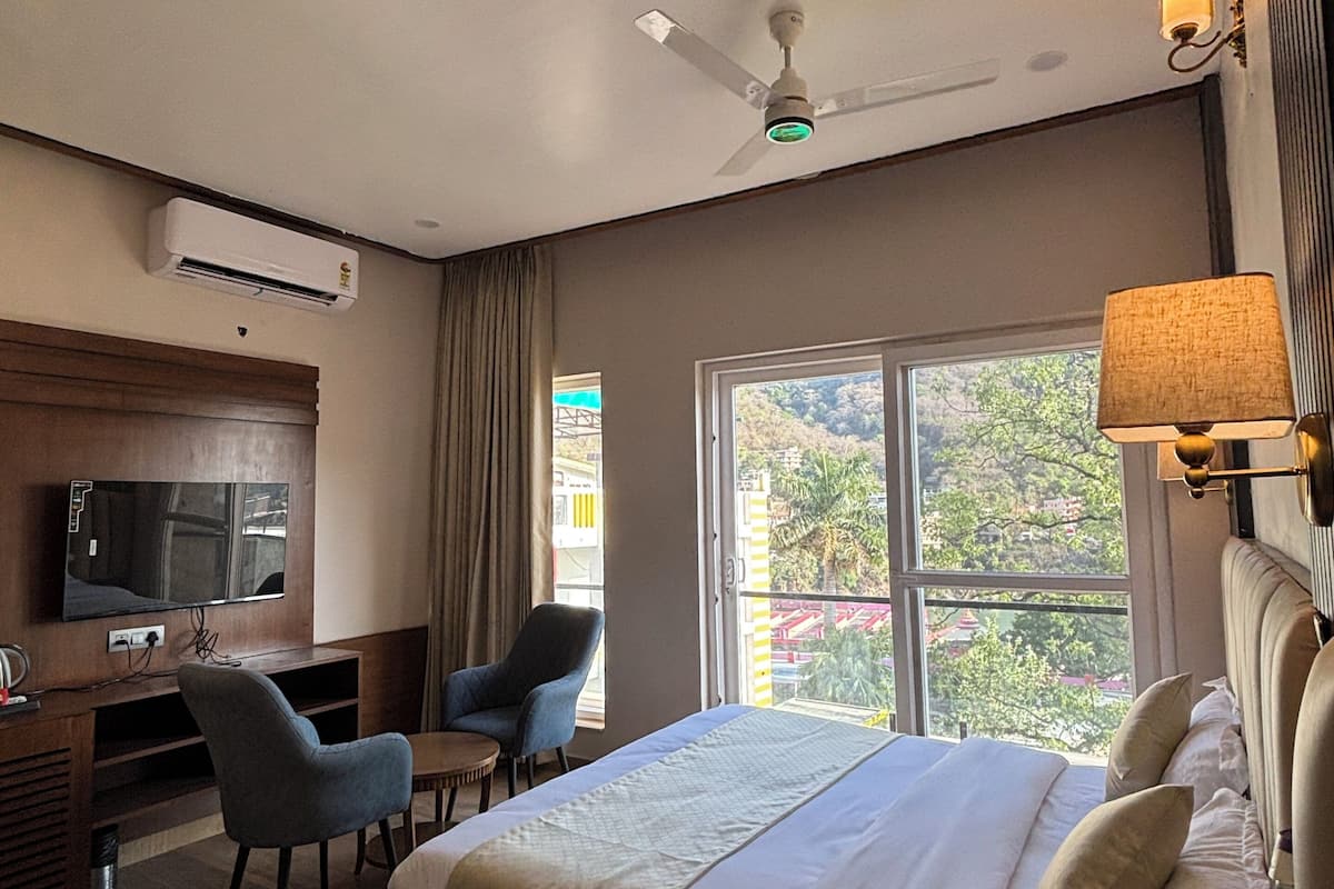 Luxury Room, River View | In-room safe, desk, laptop workspace, free WiFi