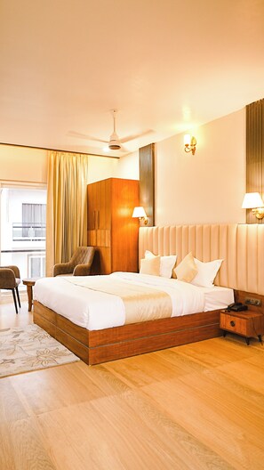 In-room safe, desk, laptop workspace, free WiFi