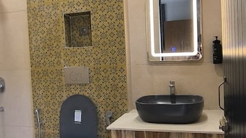 Shower, towels, soap, shampoo