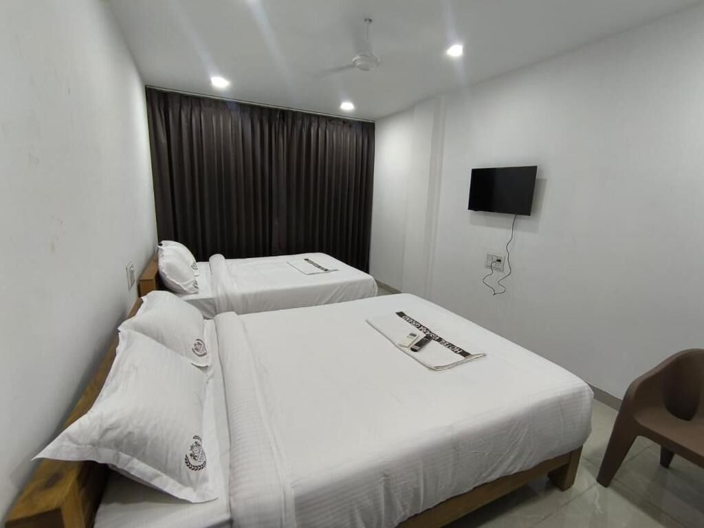 Classic Quadruple Room, City View | Desk, laptop workspace, blackout drapes, soundproofing