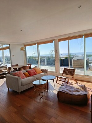 Smart TV - SUPERB T4 SEAFRONT WITH ROOFTOP IN ST JEAN DE MONTS (Saint-Jean-de-Monts)