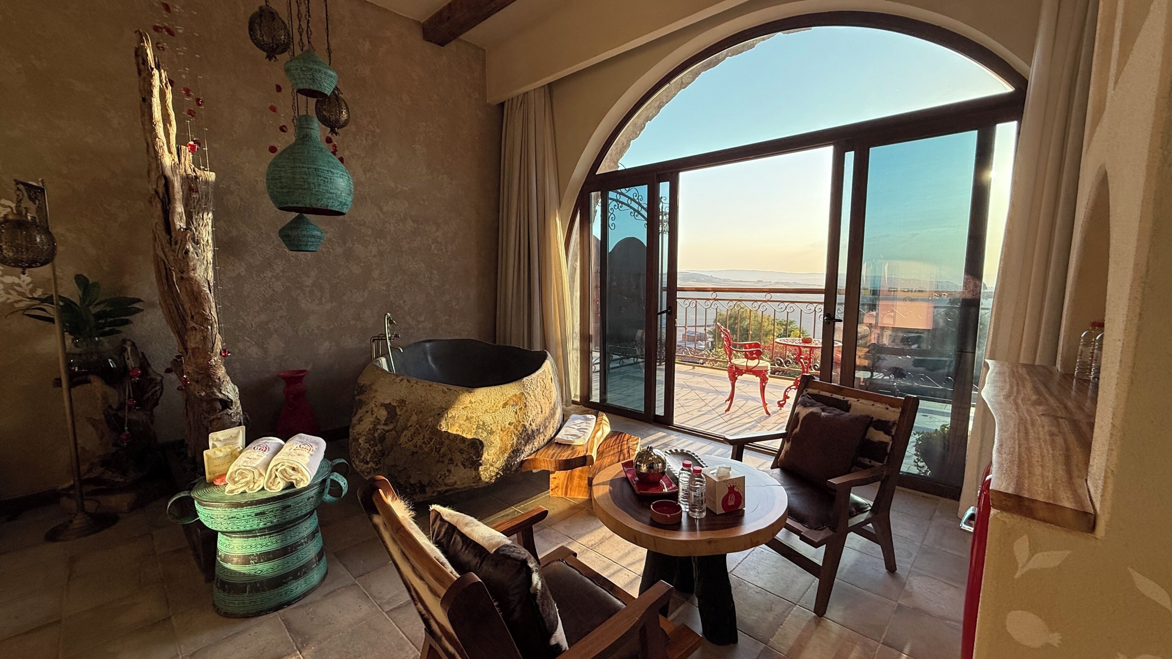 Suite de lujo, balcón, vistas a la montaña | Interior