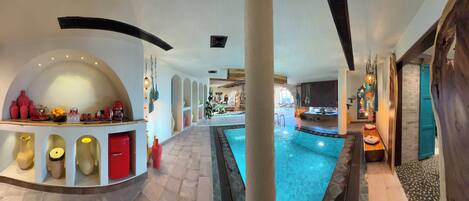 Royal Suite, Mountain View | Kolam renang | Kolam renang terbuka bermusim