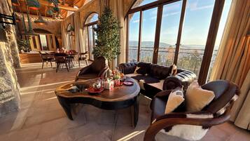 Suite Royal, vistas a la montaña | Zona de estar