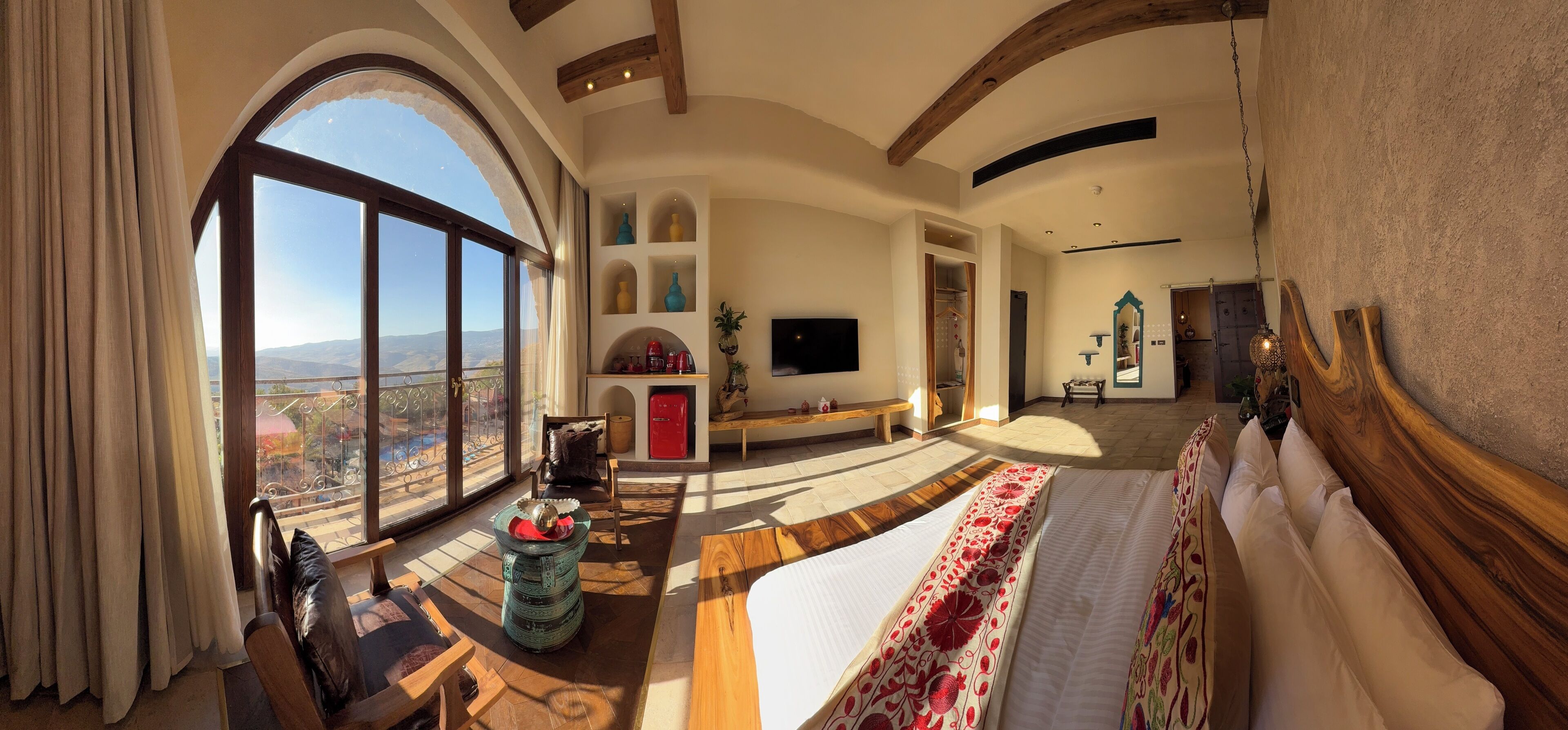 Suite Elite, vista a la montaña | Caja de seguridad en la habitación y escritorio 