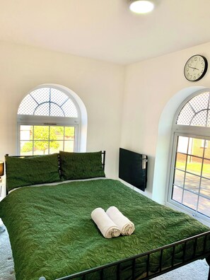 Iron/ironing board, free WiFi, bed sheets