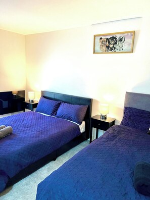 Iron/ironing board, free WiFi, bed sheets