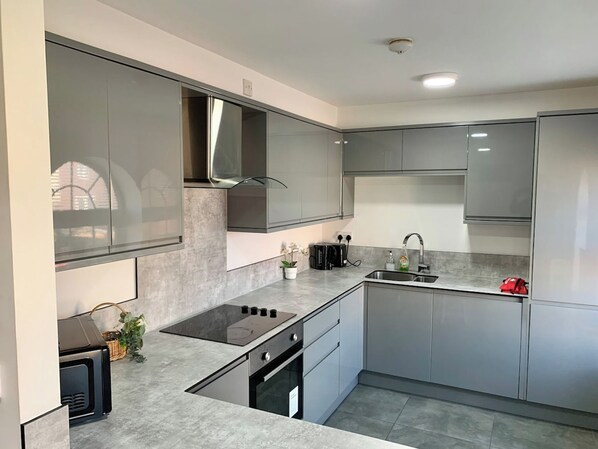 Fridge, microwave, oven, stovetop