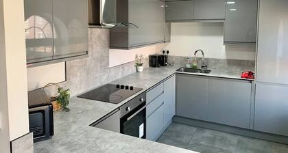 Falcon Crest Lodge | Sleeps 7 |Wi-Fi |Free Parking