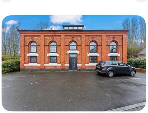 Exterior - Falcon Crest Lodge | Sleeps 7 |Wi-Fi |Free Parking (West Midlands)