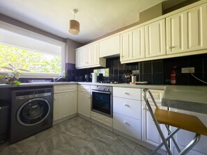 Kühlschrank, Mikrowelle, Ofen, Toaster