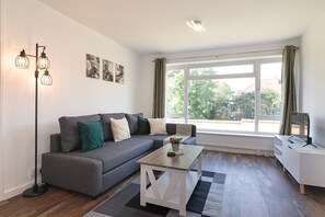Living area - Homely flat in Wembley, close to the stadium (Wembley)