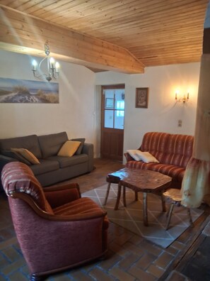 Living area - Authentic Vendée farmhouse set in a large wooded area 15 minutes from the sea (saint jean de monts)