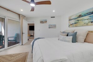 1 bedroom, WiFi, bed sheets - Paradise Beach Getaway  Steps to Sand & Gulf Views  King Bed + Sofa Bed (Fort Myers Beach)