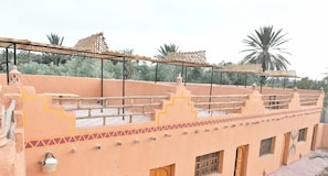 Property grounds - Room with private terrace in a farmhouse in the heart of the palm grove (ouarzazate)