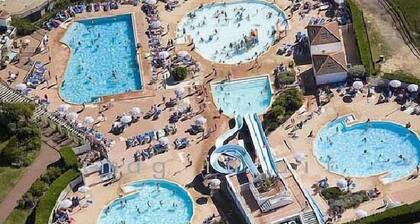 Le Pied d'Alouette, Holiday village house + pool