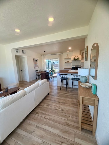 Cozy Florida Home 2-bed / 1 bad with AC in charming Port Charlotte