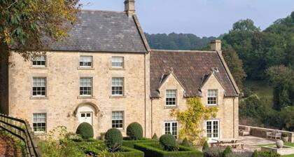 Week Farm Manor: Exceptional Manor House Stay for Families & Friends