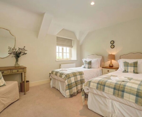 5 bedrooms, iron/ironing board, free WiFi, bed sheets