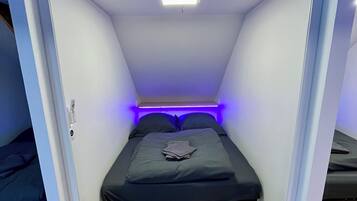11 bedrooms, WiFi, bed sheets