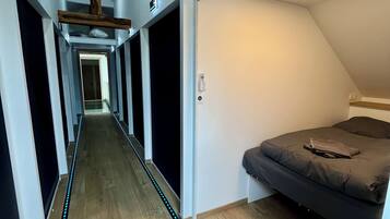 11 bedrooms, WiFi, bed sheets