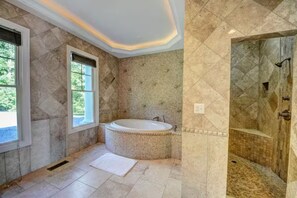 Haartrockner, Handtücher, Toilettenpapier
