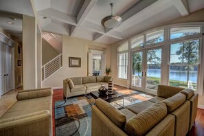 Smart TV - Luxury Private Waterfront Home on Private Side, Lake Anna (Bumpass)