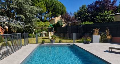 Villa climatisée 150 m2, piscine chauffée, pétanque, terrasse avec pergola !!