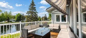 Canalside summer cottage w/ river views, fire table & outdoor cushioned seating