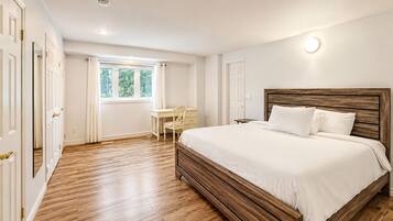 5 bedrooms, iron/ironing board, Internet, bed sheets