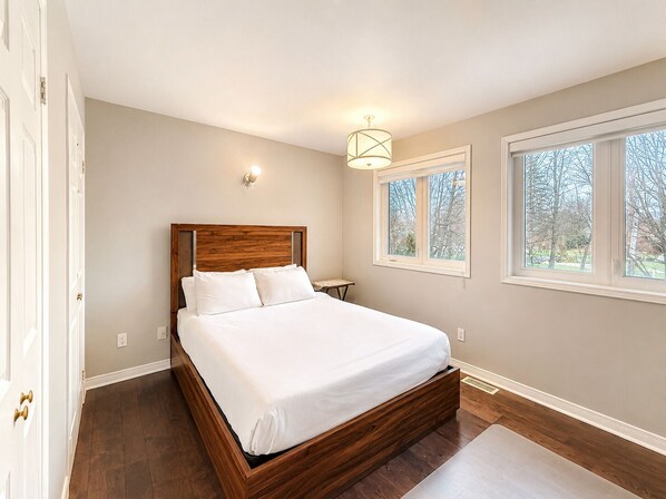 5 bedrooms, desk, iron/ironing board, free WiFi