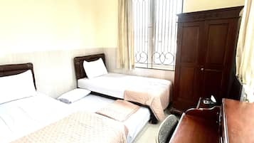 Room | Desk, free WiFi, wheelchair access