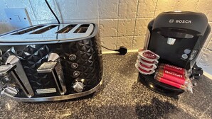 A kitchen with a toaster and a coffee maker on the counter. - Character Bedford Apartment With Two Bedrooms (Bedford)